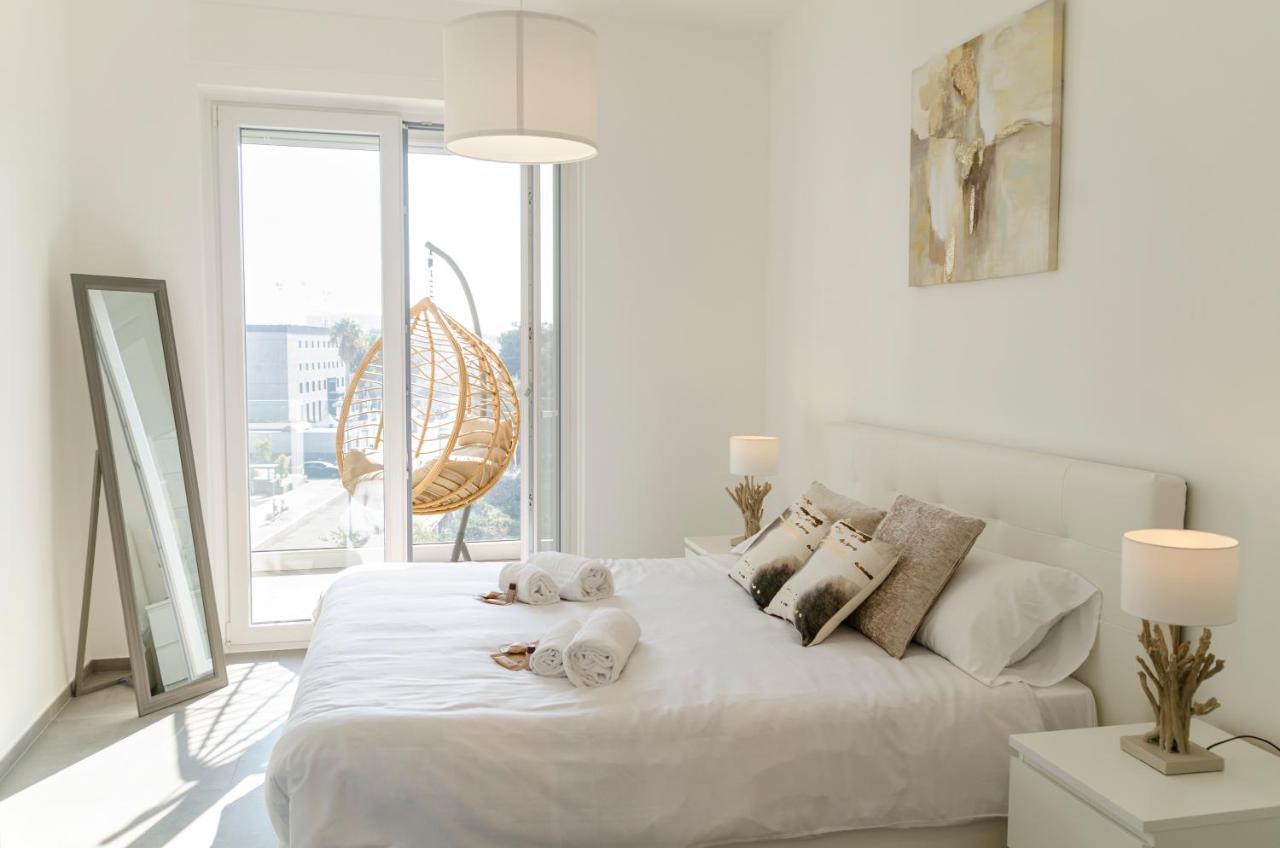 Apulialux - Exclusive And Modern City View, Private Parking *